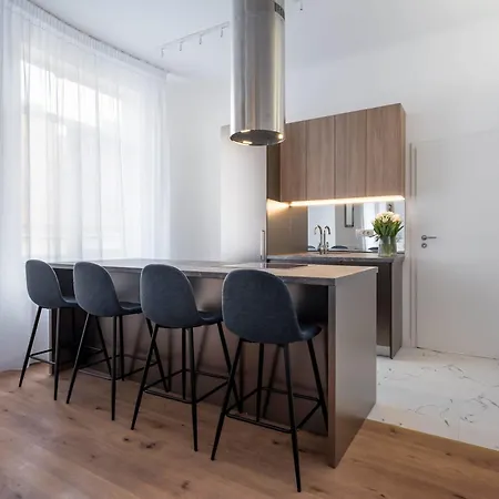 Contemporary 2-br Flats Near Old Town Quiet & Serene 4* Bucarest