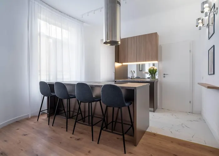 Contemporary 2-br Flats Near Old Town Quiet & Serene 4* Bucarest