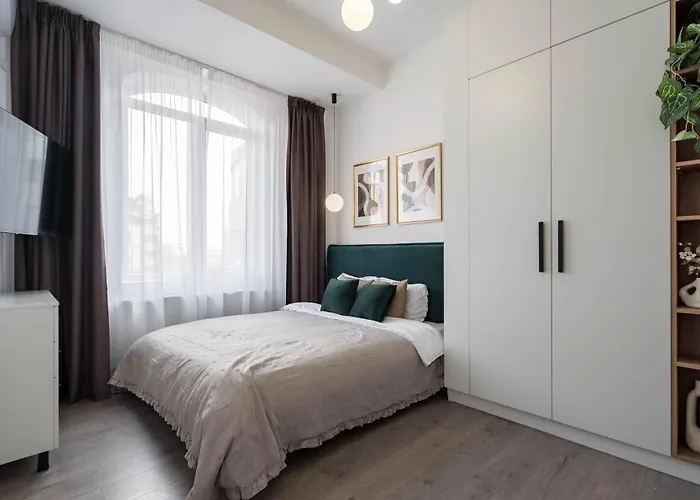 Contemporary 2-br Flats Near Old Town Quiet & Serene 4*
