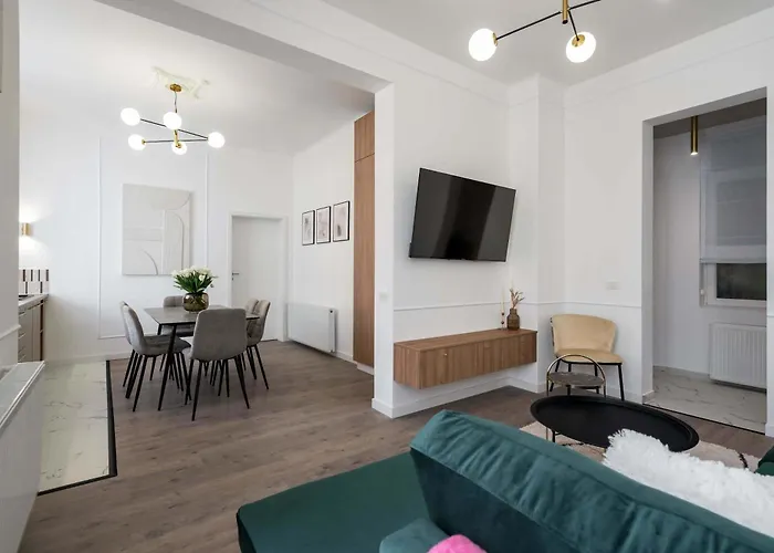 Contemporary 2-br Flats Near Old Town Quiet & Serene 4*