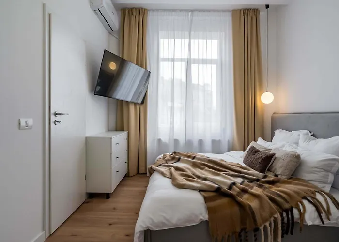 Contemporary 2-br Flats Near Old Town Quiet & Serene 4* Bucarest