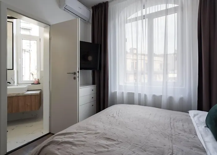 Contemporary 2-br Flats Near Old Town Quiet & Serene Appartamento Bucarest