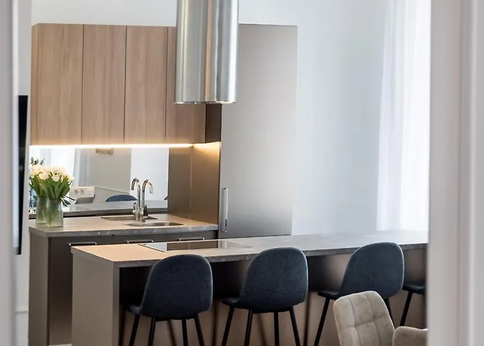 Contemporary 2-br Flats Near Old Town Quiet & Serene 4*