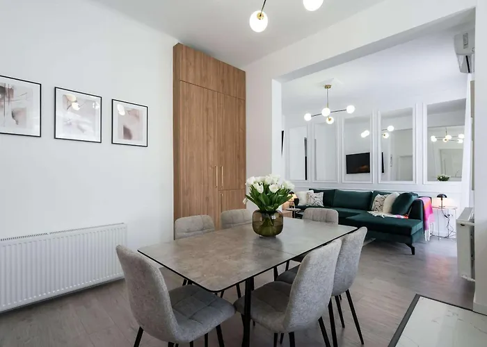 Contemporary 2-br Flats Near Old Town Quiet & Serene Bucarest