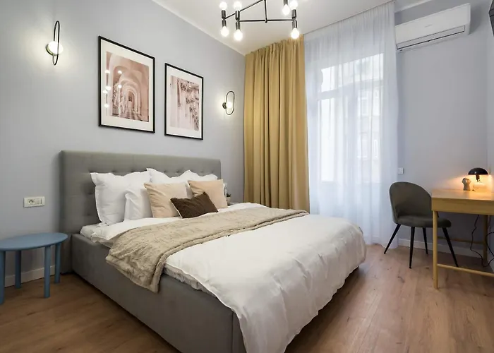 Contemporary 2-br Flats Near Old Town Quiet & Serene 4* Bucarest