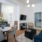 Contemporary 2-br Flats Near Old Town Quiet & Serene Lejlighed
