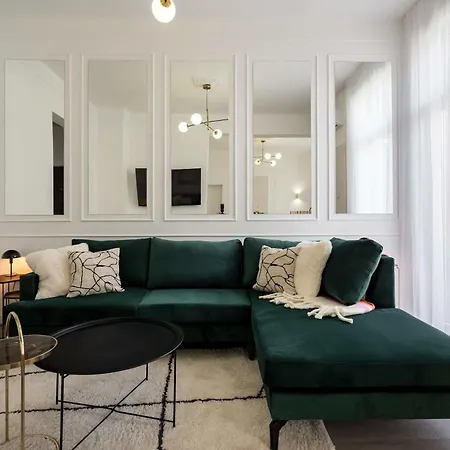 Contemporary 2-br Flats Near Old Town Quiet & Serene