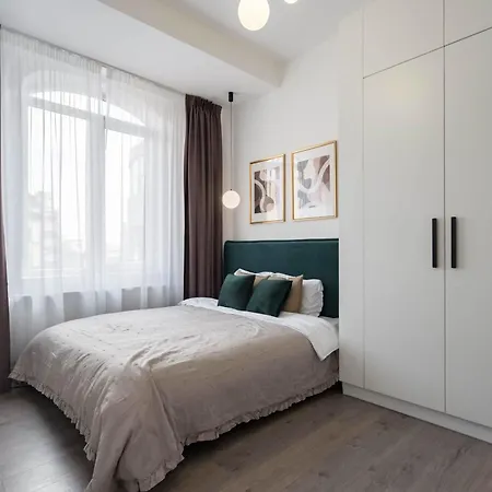 Contemporary 2-br Flats Near Old Town Quiet & Serene 4*