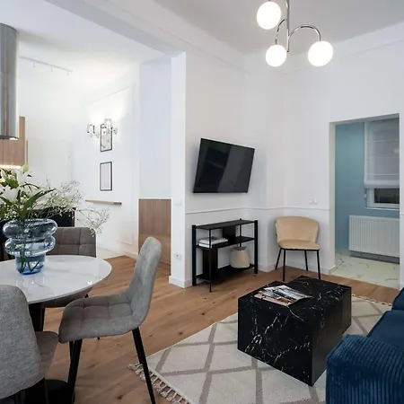 Contemporary 2-br Flats Near Old Town Quiet & Serene Appartamento