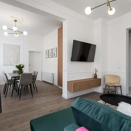 Contemporary 2-br Flats Near Old Town Quiet & Serene 4*