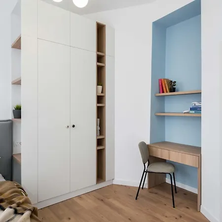 Contemporary 2-br Flats Near Old Town Quiet & Serene Apartamento Bucarest
