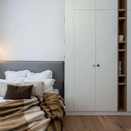 Contemporary 2-br Flats Near Old Town Quiet & Serene Apartment *