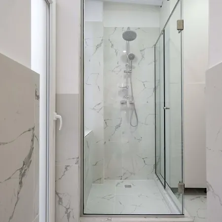 Contemporary 2-br Flats Near Old Town Quiet & Serene