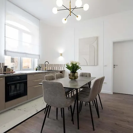 Contemporary 2-br Flats Near Old Town Quiet & Serene Appartamento