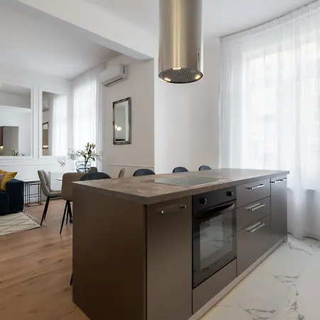 Contemporary 2-br Flats Near Old Town Quiet & Serene Apartment *