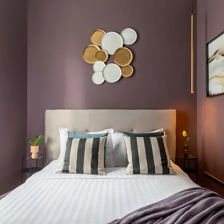 Contemporary 2-br Flats Near Old Town Quiet & Serene Apartment Bucharest