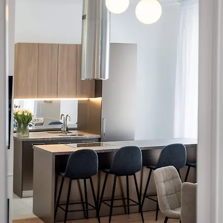 Contemporary 2-br Flats Near Old Town Quiet & Serene 4*
