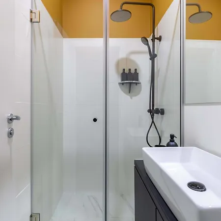 Apartment Contemporary 2-br Flats Near Old Town Quiet & Serene