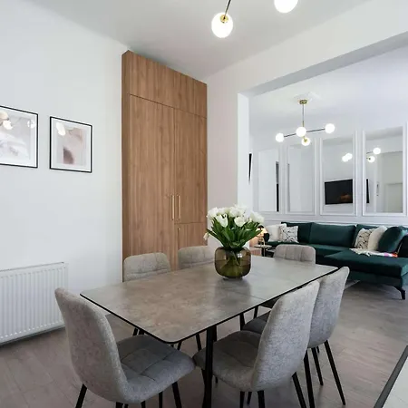 Contemporary 2-br Flats Near Old Town Quiet & Serene Bucharest