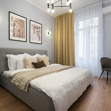 Contemporary 2-br Flats Near Old Town Quiet & Serene * Bucharest