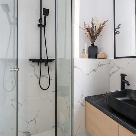 Contemporary 2-br Flats Near Old Town Quiet & Serene