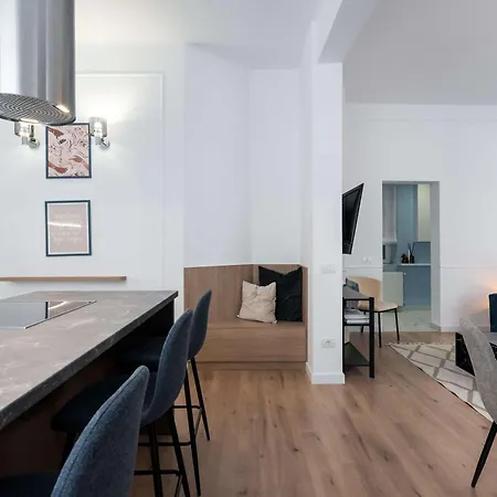 Contemporary 2-br Flats Near Old Town Quiet & Serene Appartamento Bucarest