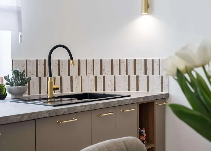 Contemporary 2-br Flats Near Old Town Quiet & Serene アパート