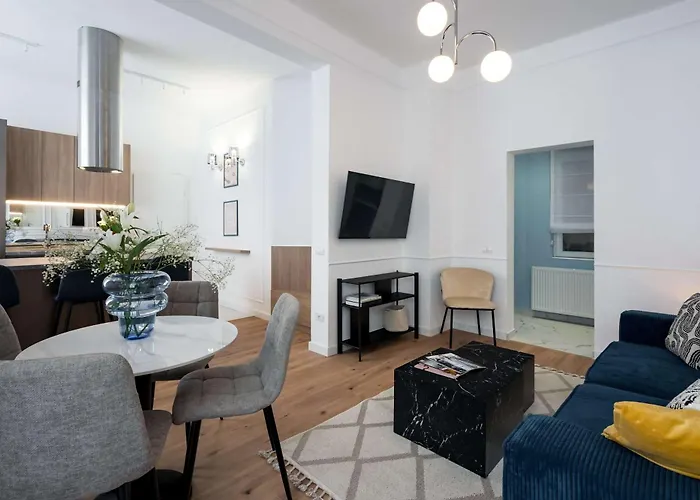 Contemporary 2-br Flats Near Old Town Quiet & Serene Lägenhet