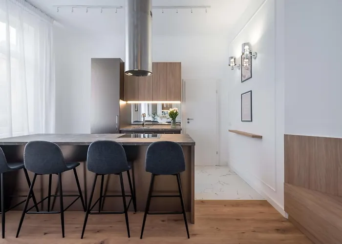 Contemporary 2-br Flats Near Old Town Quiet & Serene アパート