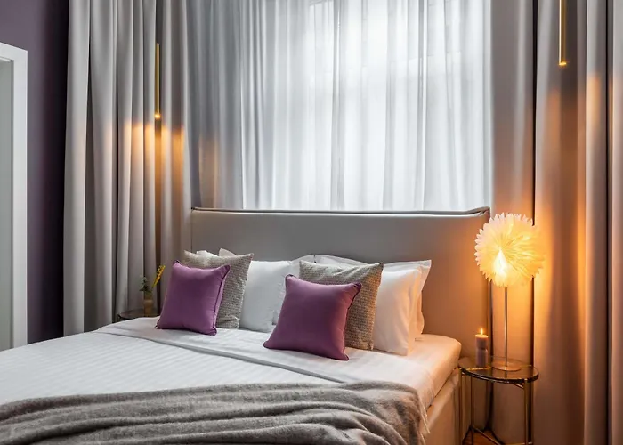 Contemporary 2-br Flats Near Old Town Quiet & Serene アパート