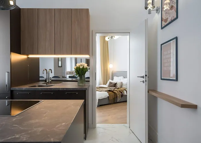 Contemporary 2-br Flats Near Old Town Quiet & Serene Lägenhet