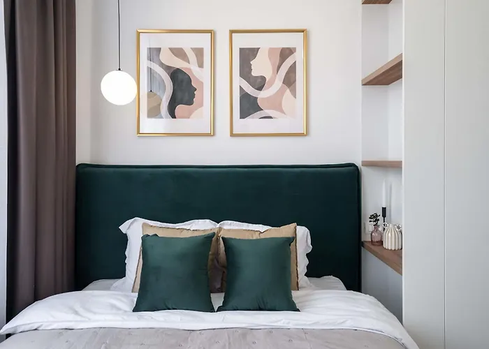 Contemporary 2-br Flats Near Old Town Quiet & Serene