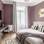 Contemporary 2-br Flats Near Old Town Quiet & Serene 公寓 布加勒斯特