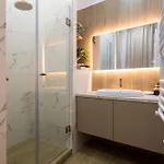 Contemporary 2-br Flats Near Old Town Quiet & Serene 公寓 布加勒斯特