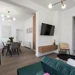 Contemporary 2-br Flats Near Old Town Quiet & Serene 4*