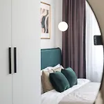 Contemporary 2-br Flats Near Old Town Quiet & Serene 布加勒斯特