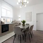 Contemporary 2-br Flats Near Old Town Quiet & Serene 公寓