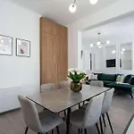 Contemporary 2-br Flats Near Old Town Quiet & Serene 布加勒斯特