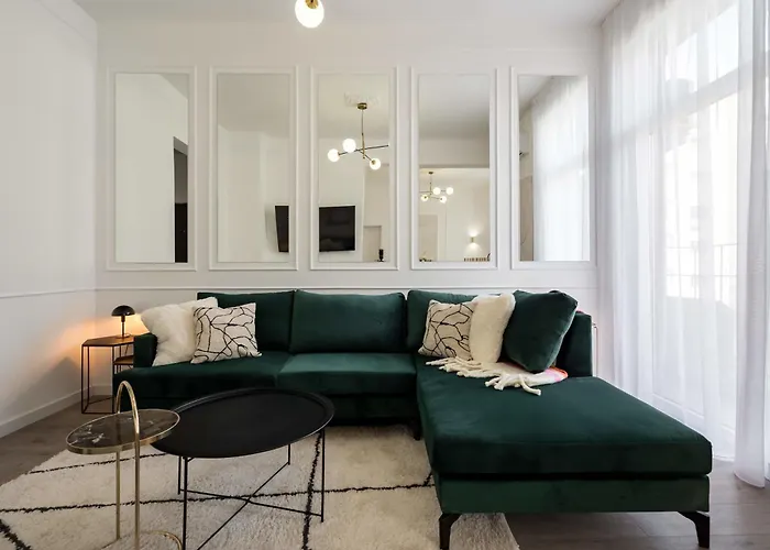 Contemporary 2-br Flats Near Old Town Quiet & Serene