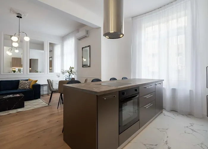Contemporary 2-br Flats Near Old Town Quiet & Serene Appartement 4*