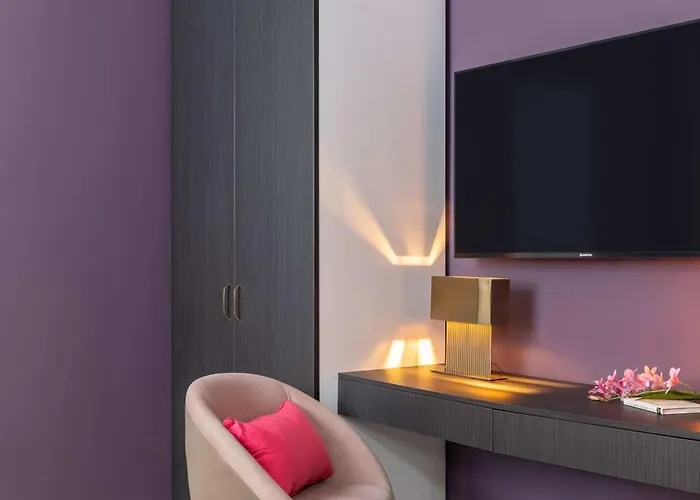 Contemporary 2-br Flats Near Old Town Quiet & Serene 4*